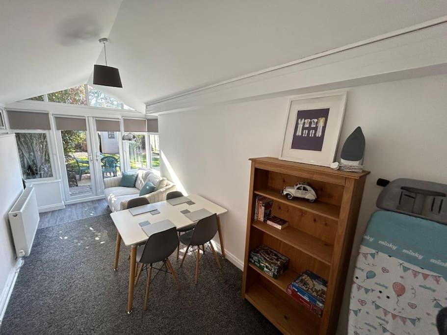Modern & Spacious 4 Bedroom Home Crewe Exterior photo