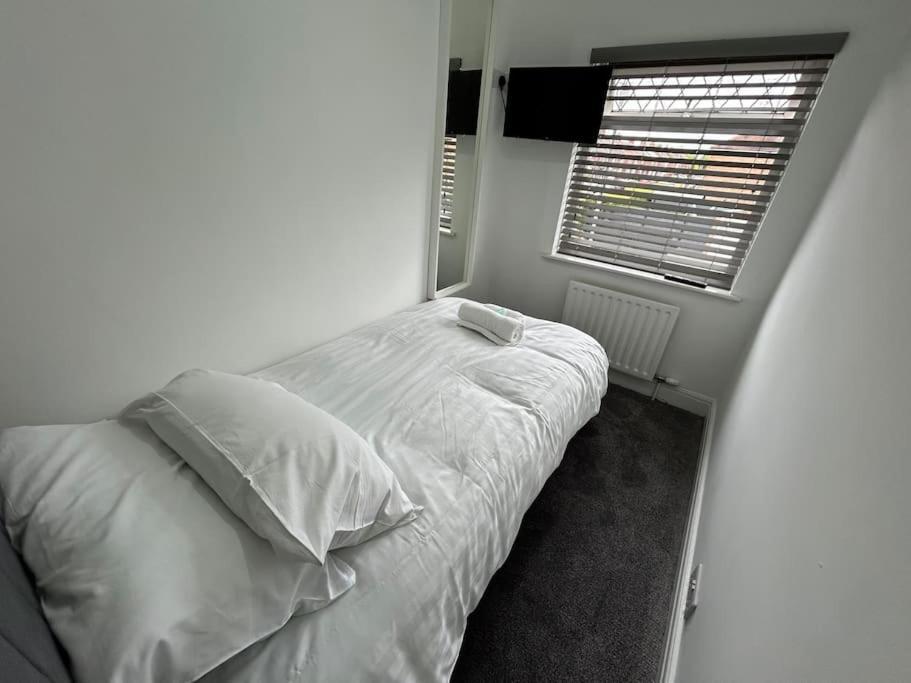 Modern & Spacious 4 Bedroom Home Crewe Exterior photo